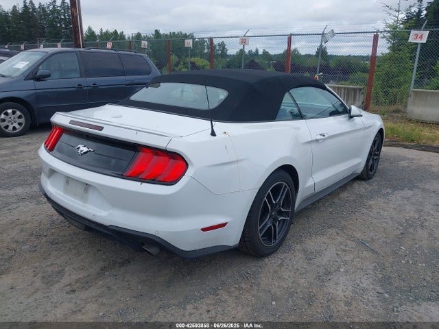 1FATP8UH9P5110555 Ford 4v