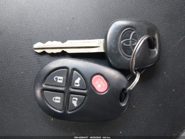 2011 TOYOTA SIENNA 5TDKK3DC3BS166098 Photo 10