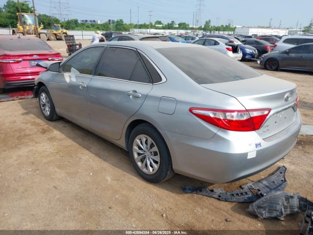 2017 TOYOTA CAMRY 4T1BF1FK6HU702748 Photo 2