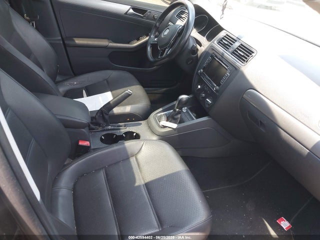 3VWD17AJ5FM319637 Volkswagen 1.8t