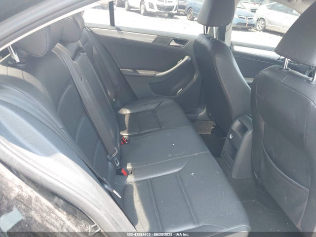 3VWD17AJ5FM319637 Volkswagen 1.8t