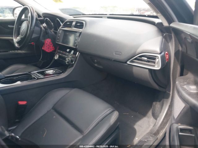 2017 JAGUAR XE SAJAD4BG8HA957655 Photo 4