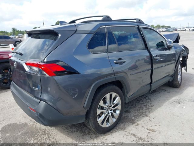 2021 TOYOTA RAV4 2T3C1RFVXMC111658 Photo 3