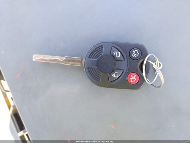 1FADP3K2XGL392903 Ford 2016