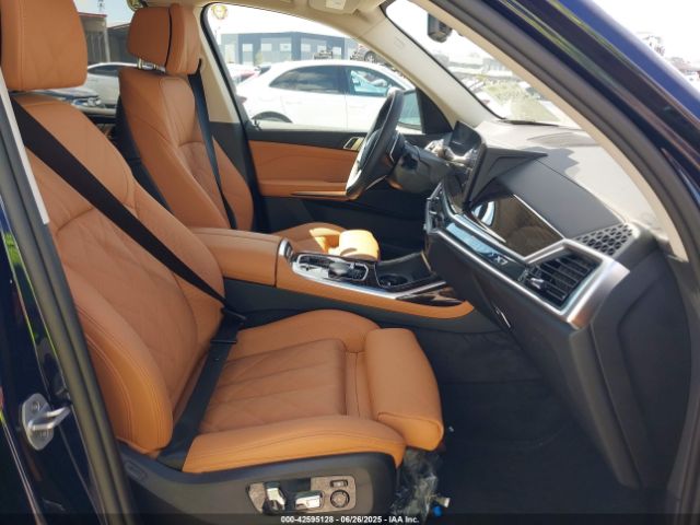 2025 BMW X7 5UX23EM01S9Z25293 Photo 4
