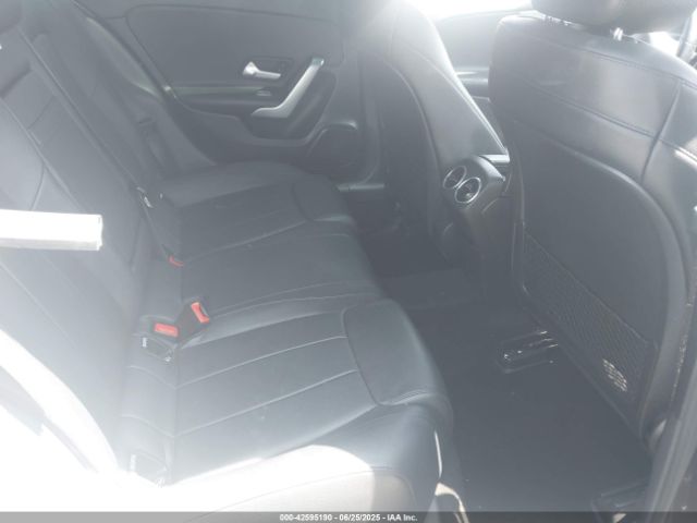 WDD3G4EBXKW031742 Mercedes-Benz m260