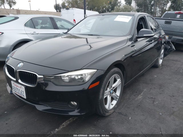 BMW 320i 2015 WBA3B1G56FNT05199 Image 2