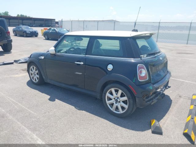 2011 MINI COOPER S WMWSV3C50BTY24792 Photo 2