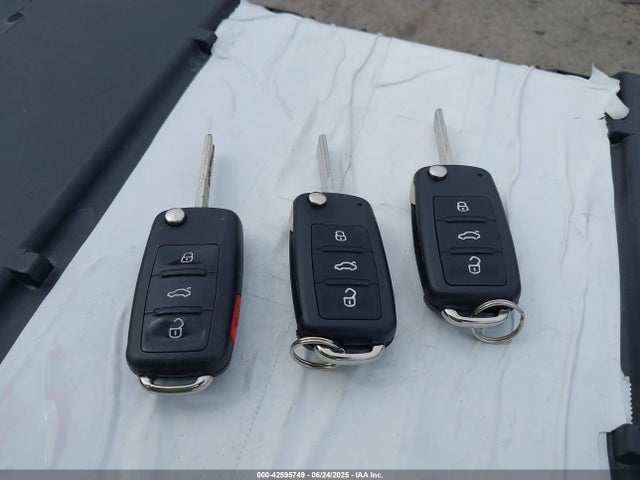 Volkswagen 2014 2014 1VWAP7A33EC025978 Image 11
