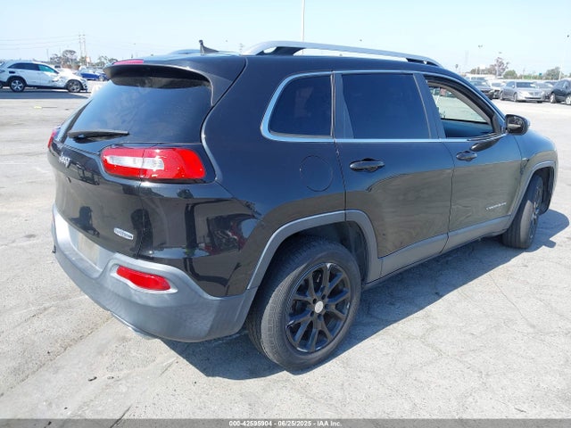 1C4PJLCS7GW107676 Jeep Cherokee