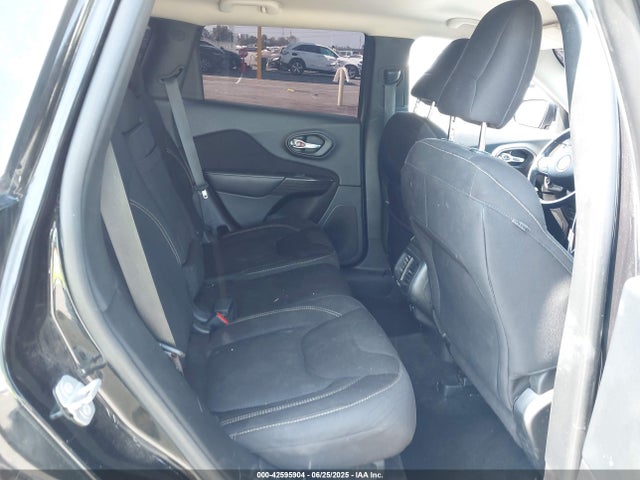1C4PJLCS7GW107676 Jeep Cherokee