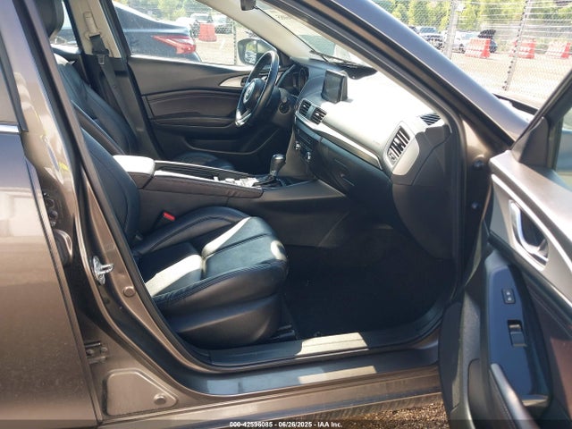 3MZBN1L35JM182117 Mazda py