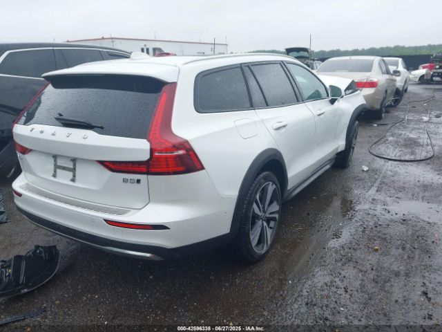 2024 VOLVO V60 CROSS COUNTRY YV4L12WY3R2141307 Photo 3