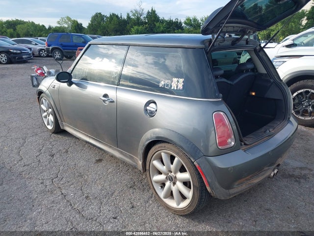 2006 MINI COOPER S WMWRE33536TJ37021 Photo 2