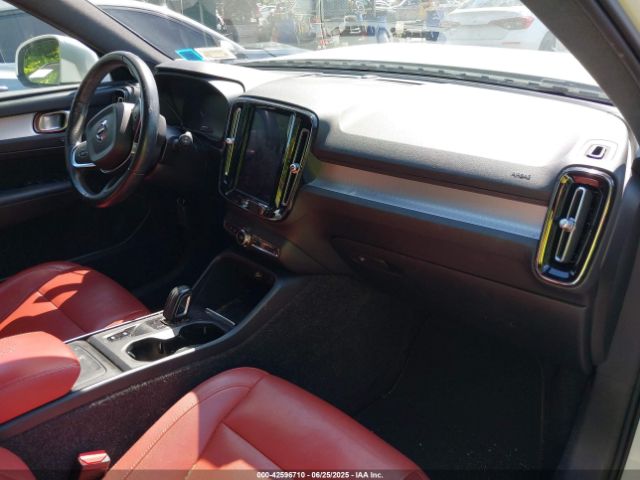 2019 VOLVO XC40 YV4162XZXK2018433 Photo 4
