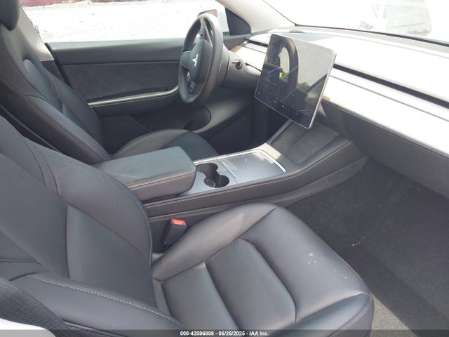 2021 TESLA MODEL Y 5YJYGDEE1MF244922 Photo 4