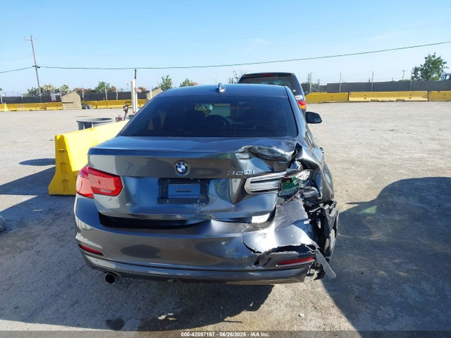 WBA8E1G59JNU88913 BMW 320i