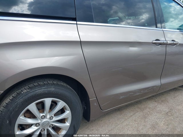 Chrysler Pacifica 2017 2C4RC1DG2HR833473 Image 19