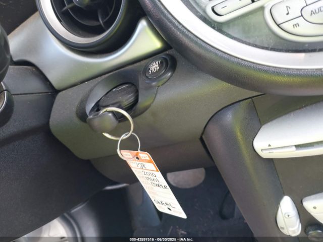 2010 MINI COOPER WMWMF3C52ATZ21447 Photo 10