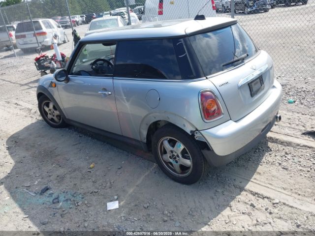 2010 MINI COOPER WMWMF3C52ATZ21447 Photo 2