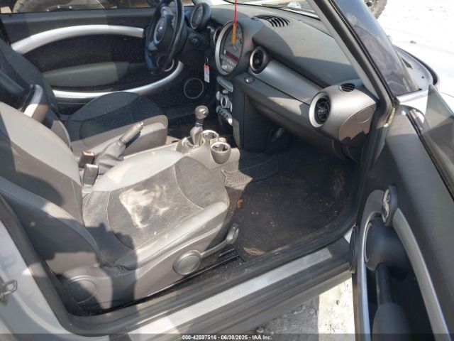 2010 MINI COOPER WMWMF3C52ATZ21447 Photo 4
