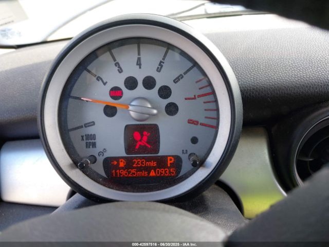 2010 MINI COOPER WMWMF3C52ATZ21447 Photo 6