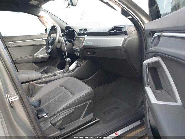 WA1DECF36L1036158 Audi Q3