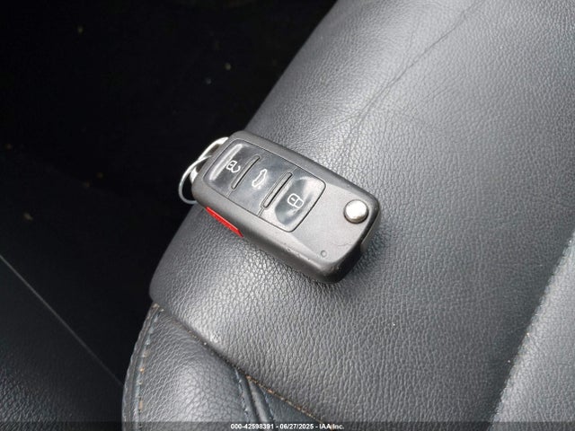 WVGBV7AXXFW537765 Volkswagen 2015