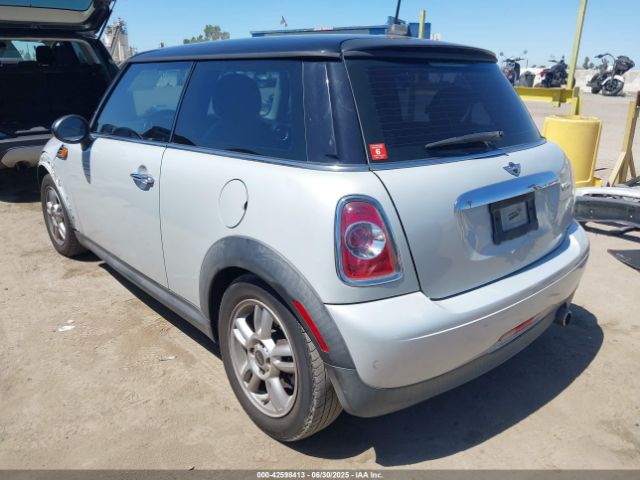2011 MINI COOPER WMWSU3C58BT252163 Photo 2
