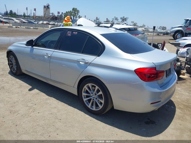 BMW 2018 2018 WBA8A9C59JAD27679 Image 3