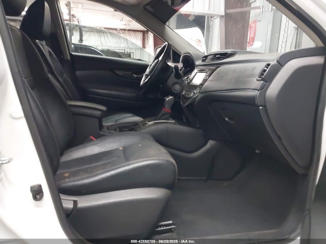 Nissan 2017 2017 JN8AT2MT0HW386900 Image 5