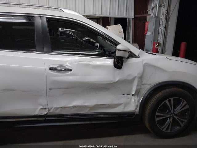 Nissan 2017 2017 JN8AT2MT0HW386900 Image 6