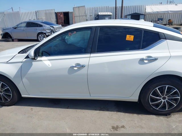 Nissan 2019 2019 1N4BL4BV4KC153505 Image 14