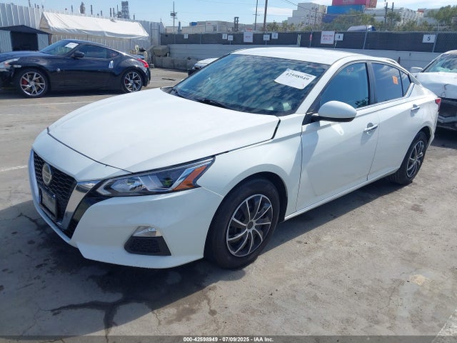 Nissan 2019 2019 1N4BL4BV4KC153505 Image 2