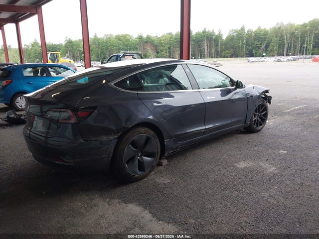 2018 TESLA MODEL 3 5YJ3E1EB1JF113988 Photo 3