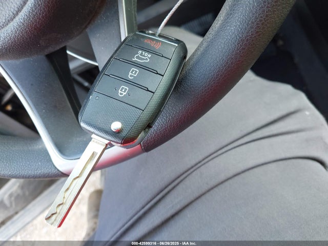 5XYPGDA54HG333397 KIA 2017