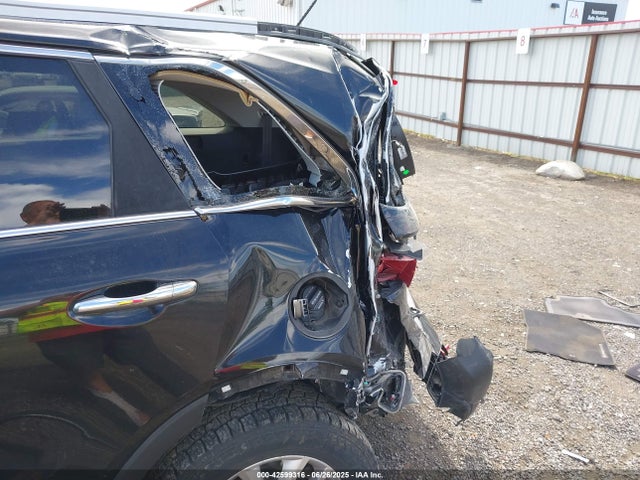 5XYPGDA54HG333397 KIA 2017