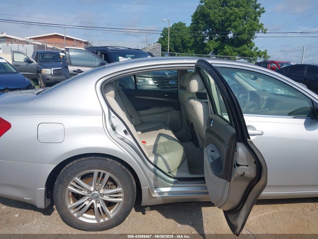 Infiniti 2015 2015 JN1CV6AP7FM501436 Image 8