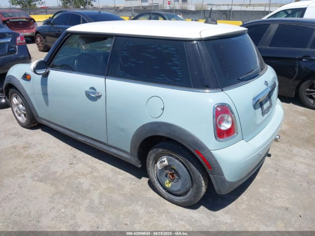 2011 MINI COOPER WMWSU3C57BT253854 Photo 2