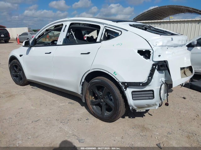 2026 TESLA MODEL Y 7SAYGDED4TA412025 Photo 2