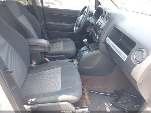 1C4NJCBA8FD334143 Jeep 2015