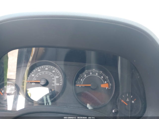 1C4NJCBA8FD334143 Jeep 2015