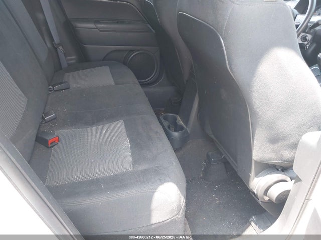 1C4NJCBA8FD334143 Jeep 2015