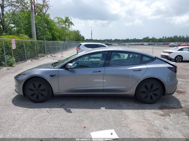 5YJ3E1EA6SF035121 Tesla MODEL 3