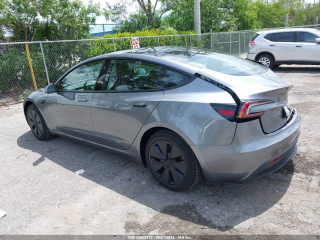 2025 TESLA MODEL 3 5YJ3E1EA6SF035121 Photo 2