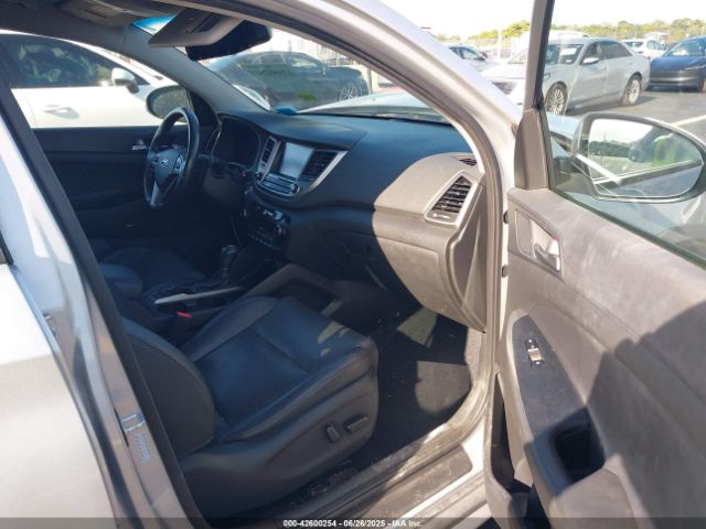 2018 HYUNDAI TUCSON KM8J33A44JU631922 Photo 4