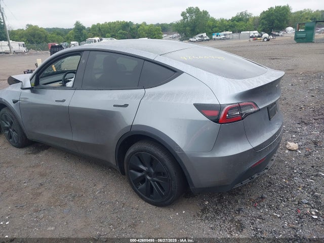 2025 TESLA MODEL Y 7SAYGDEE2SA358442 Photo 2