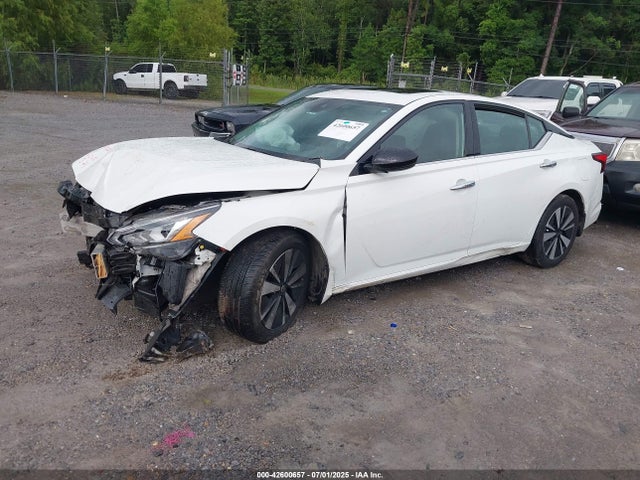 Nissan 2021 2021 1N4BL4EV1MN373655 Image 2