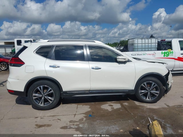 Nissan 2017 2017 JN8AT2MT5HW388030 Image 13