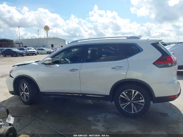 Nissan 2017 2017 JN8AT2MT5HW388030 Image 14